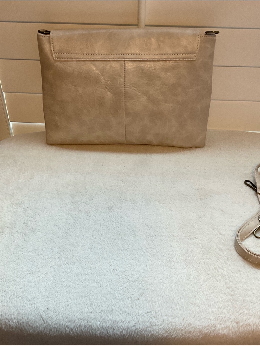 Minimalist Beige Crossbody Bag with Removable Strap - Picture 3 of 5